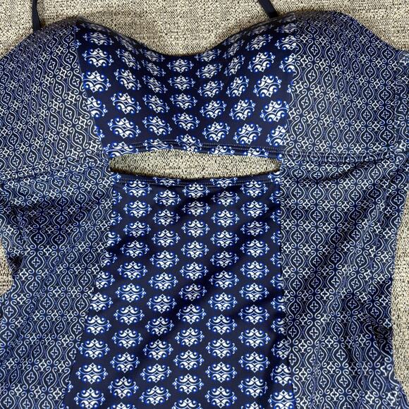Athleta Tangier Keyhole Cutout Blue Tile Peep 1 Piece Swimsuit Small - Picture 2 of 7